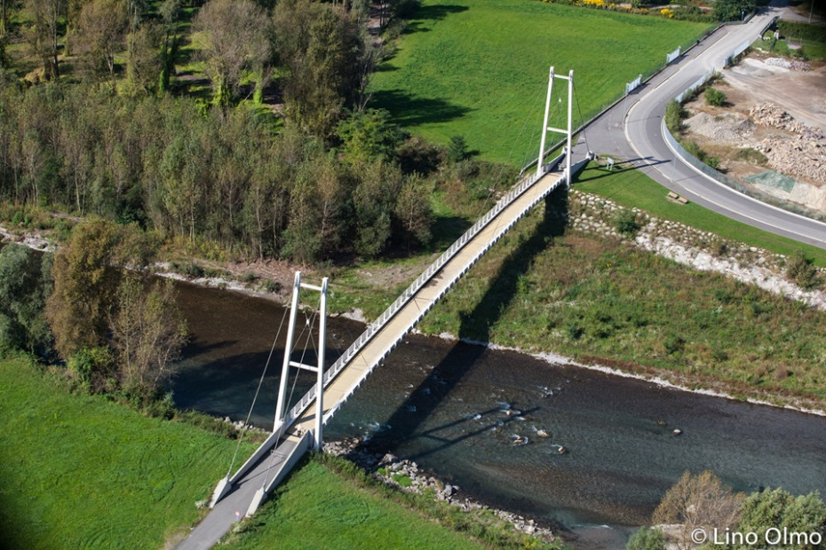 Passerella ciclo-pedonale sul fiume Oglio a Rogno