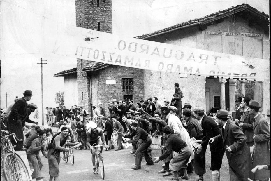 Foto storica passaggio al Ghisallo 