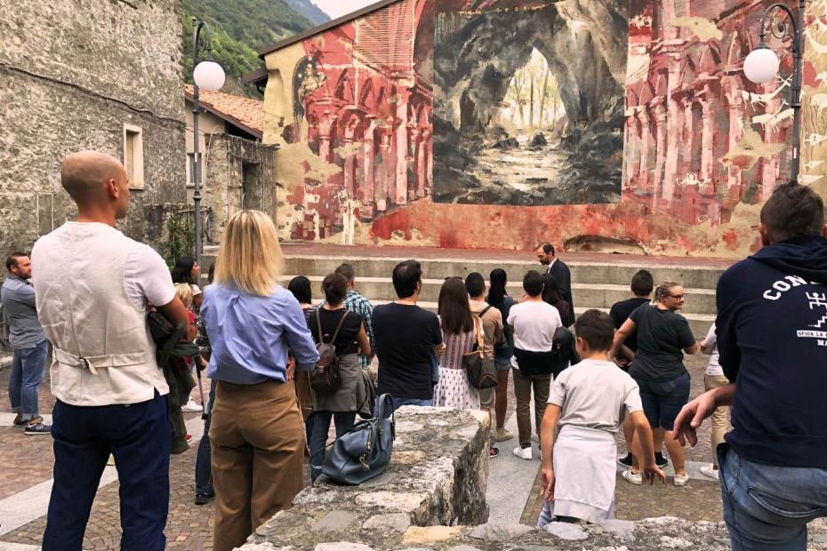 Voilà, il picnic. La visita guidata al borgo.