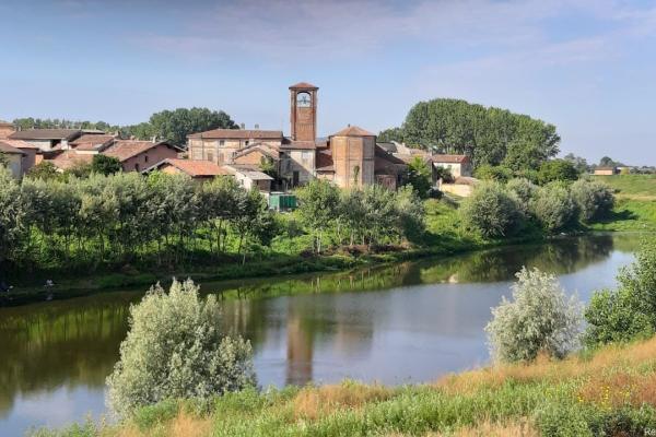 Borgo di Arena Po con lanca e natura