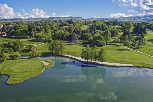 Golf en Lombardía con paisajes impresionantes