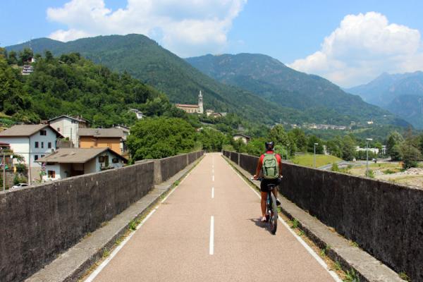 UN PERCORSO VARIO, GRAZIE AL QUALE AMMIRARE L'ALTA VAL BREMBANA