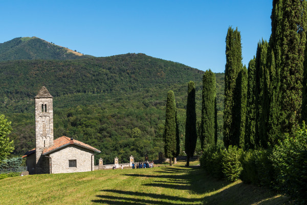 Santuario di San Calocero e viale dei cipressi