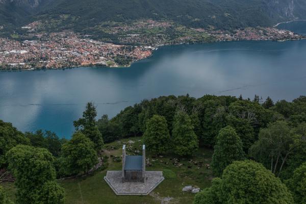 Vista con il drone sul memoriale 