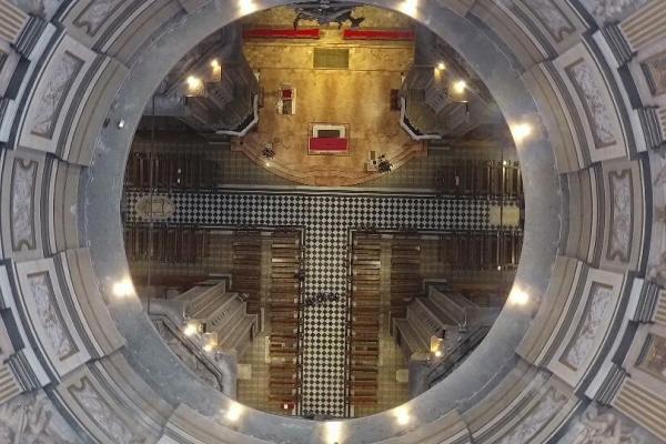 L'altare visto dall'alto della cupola