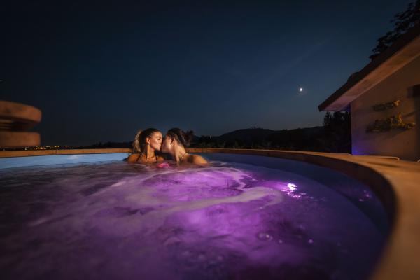 Exphera Wellness - Private SPA in the night
