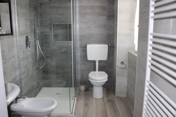 double room bathroom