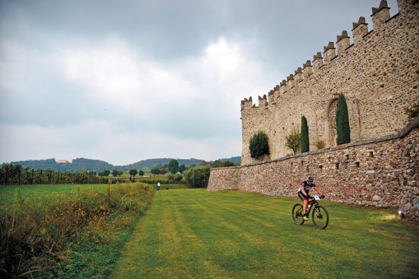 Passaggio al Castello di Passirano