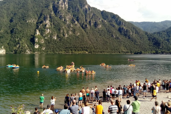 Pubblico in spiaggetta