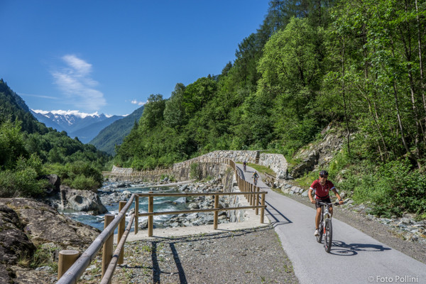 Verso Chiesa, lungo il fiume Mallero