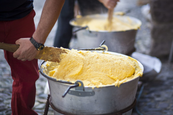 Delizie di polenta (Val Tartano, SO) Delizie di polenta (Val Tartano, SO)