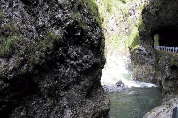 Orrido della Val Taleggio, BG (ph: valbrembanaweb.it)