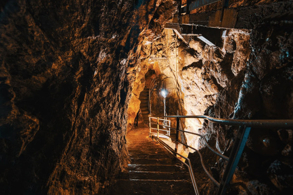 Grotte del Sogno in notturna (S. Pellegrino Terme)
