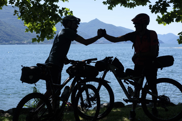 Da Como in bicicletta sulla linea di confine