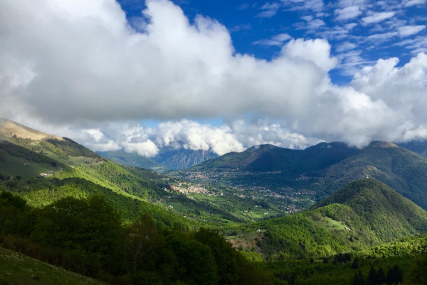 Al Rifugio Prabello, lungo la frontiera