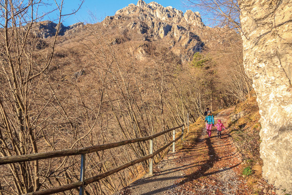 A Valsolda, sulla via dei Canti