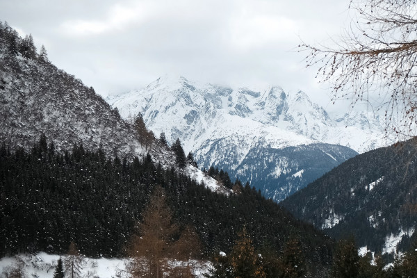 Viaggio nel tempo nelle innevate Case di Viso