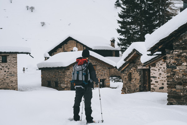 Viaggio nel tempo nelle innevate Case di Viso