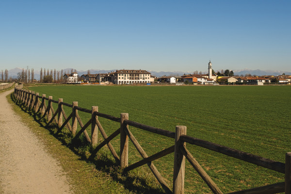 L’oratorio di San Biagio nel verde ambiente della cascina Rossate