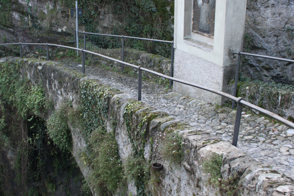 ponte sul fiume Sanagra