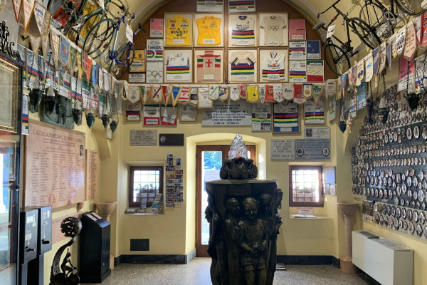 Interno del Santuario (ph: Museo del Ghisallo)