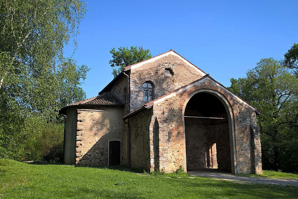 Chiesa di Santa Maria foris portas vista dall'esterno