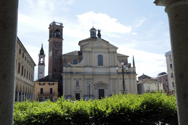 Garlasco Parrocchiale  intitolata alla Beata Vergine Assunta e a san Francesco Saverio