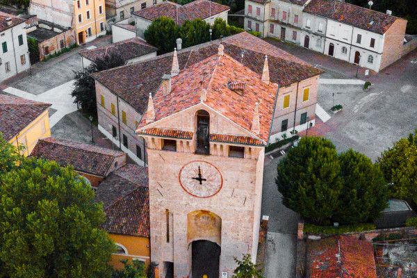 Veduta aerea della Torre Civica di Gonzaga