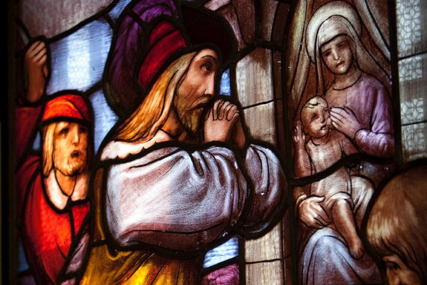 Particolare della vetrata (ph: Museo del Ghisallo)