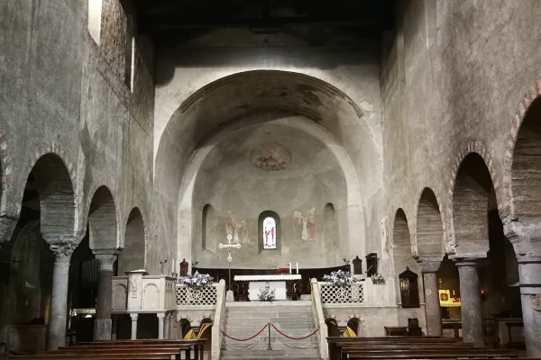 Basilica di Agliate - interno