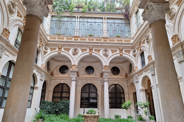 Milano Cortile Promessi Sposi